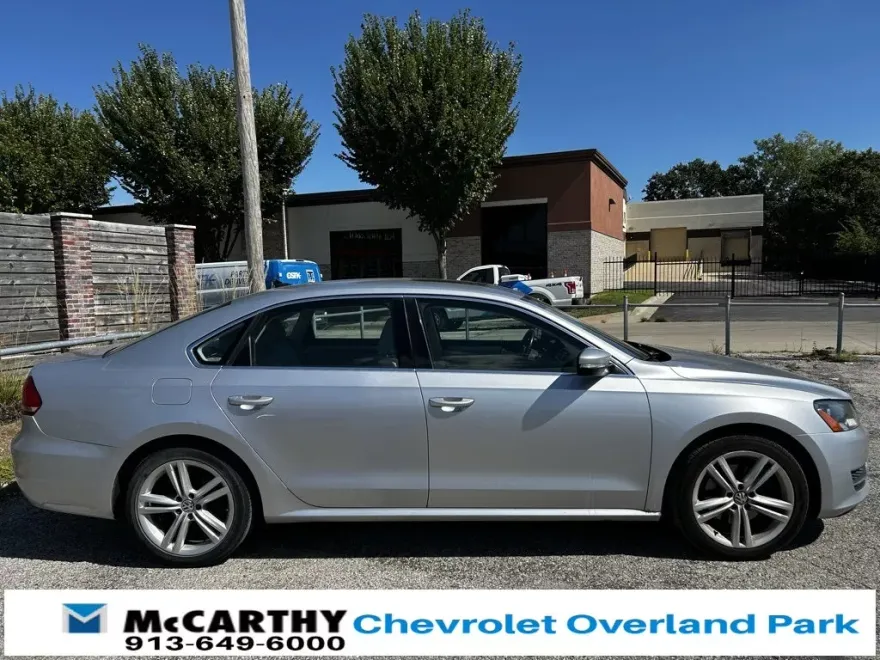 2014 Volkswagen Passat SE photo 1