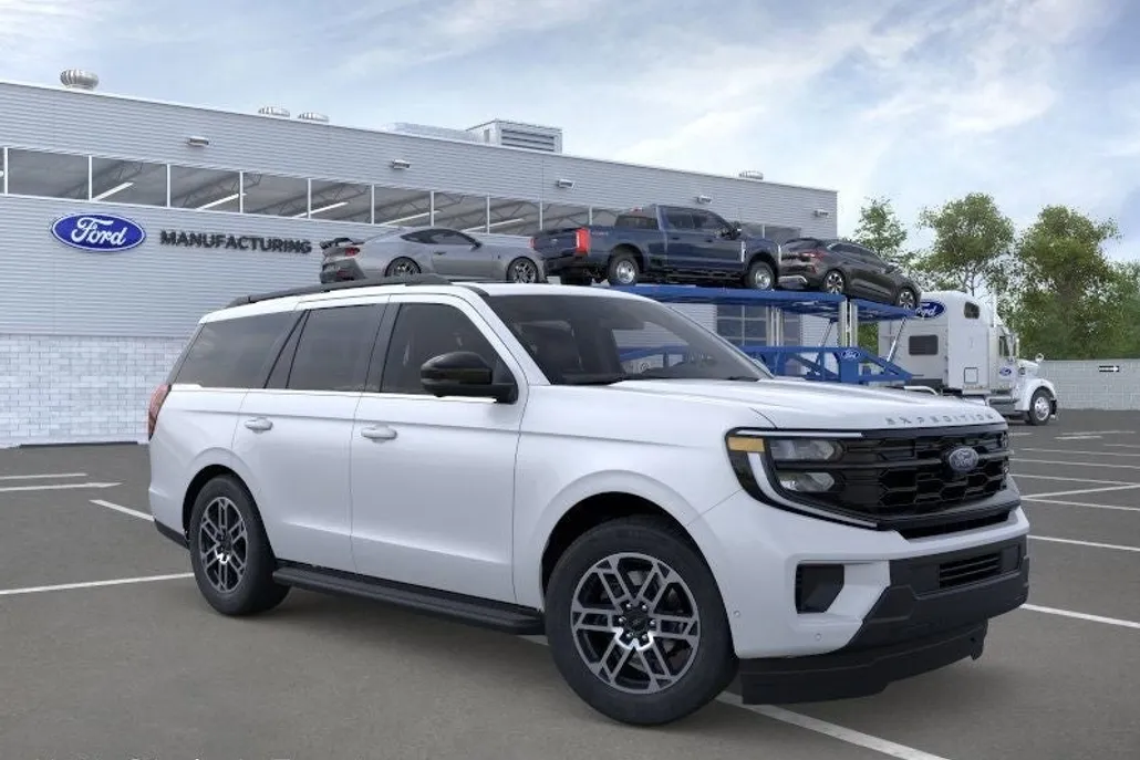 2025 Ford Expedition photo 1