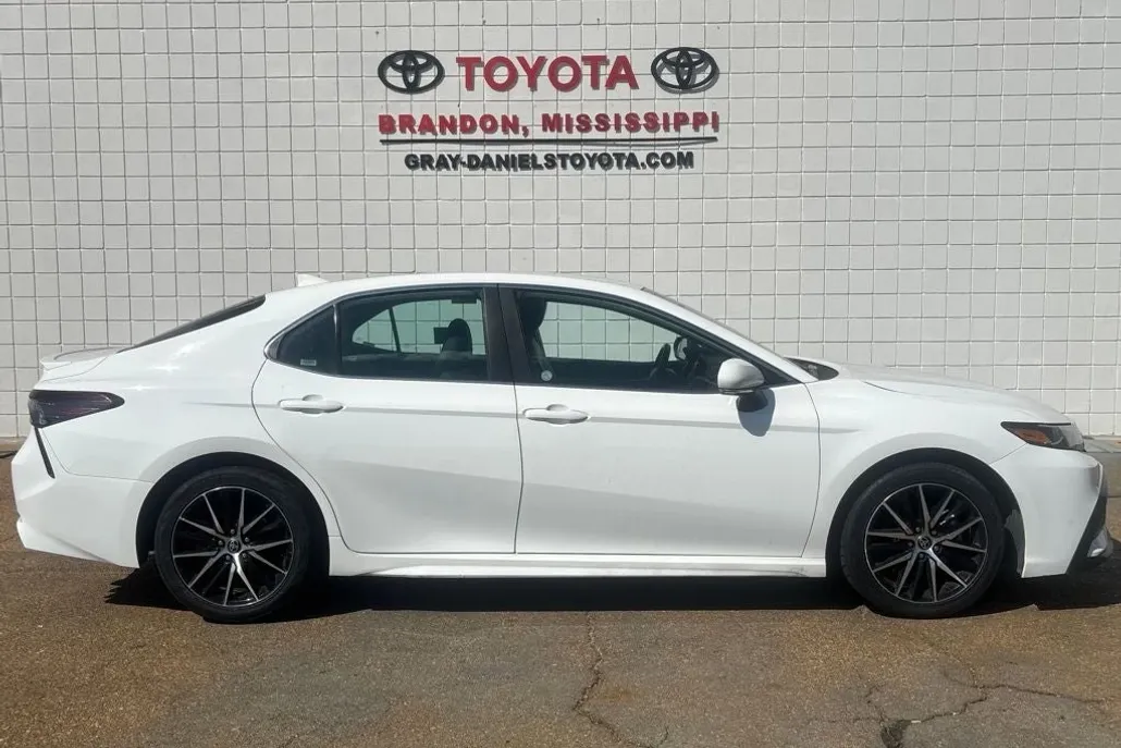 2024 Toyota Camry SE photo 1