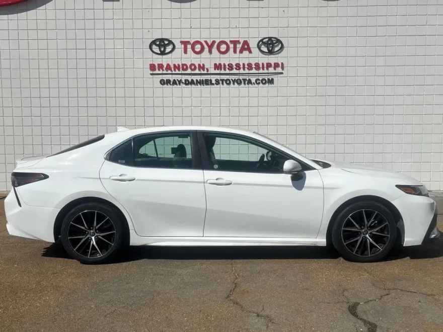 2024 Toyota Camry SE photo 1