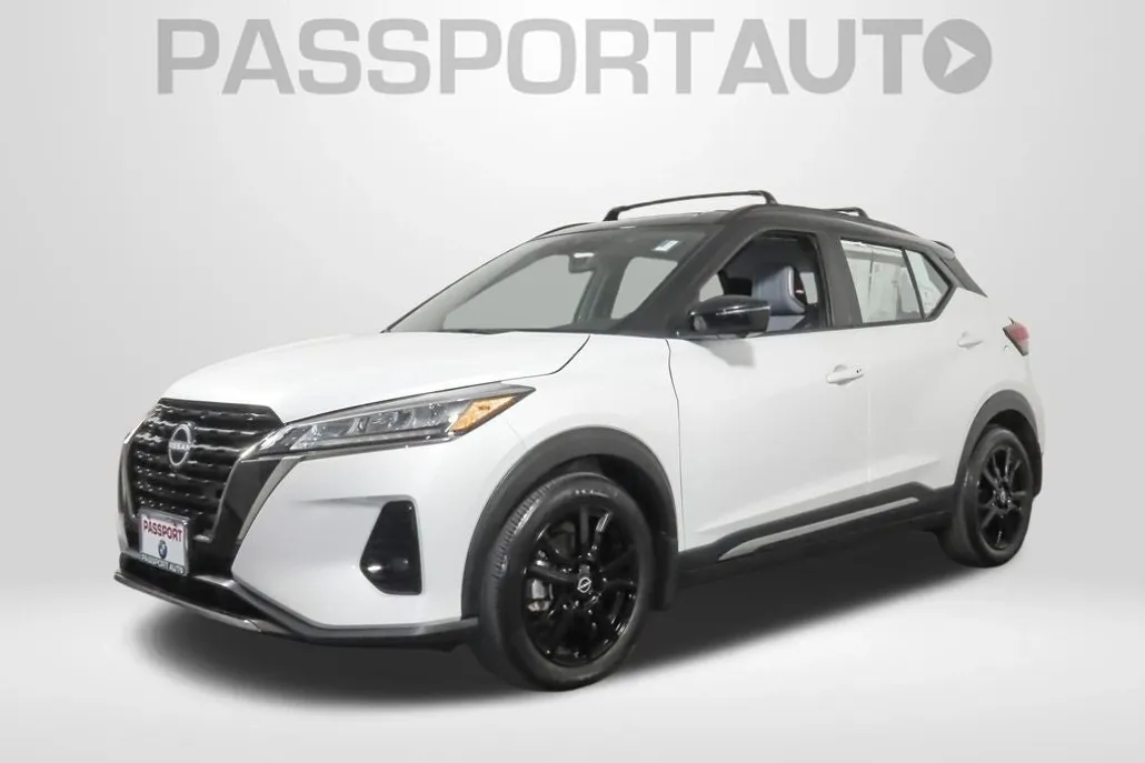 2023 Nissan Kicks SR photo 1