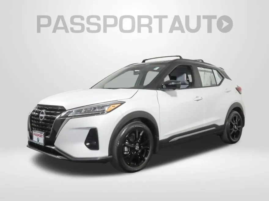2023 Nissan Kicks SR photo 1