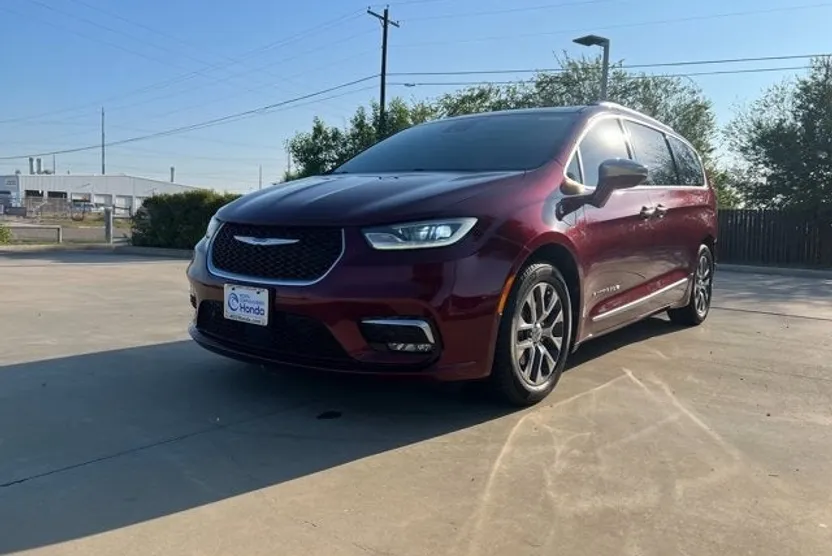2021 Chrysler Pacifica Hybrid Pinnacle photo 1