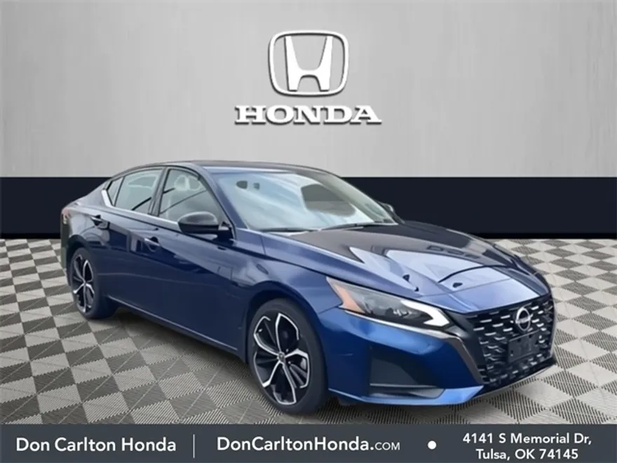 2023 Nissan Altima 2.5 SR photo 1
