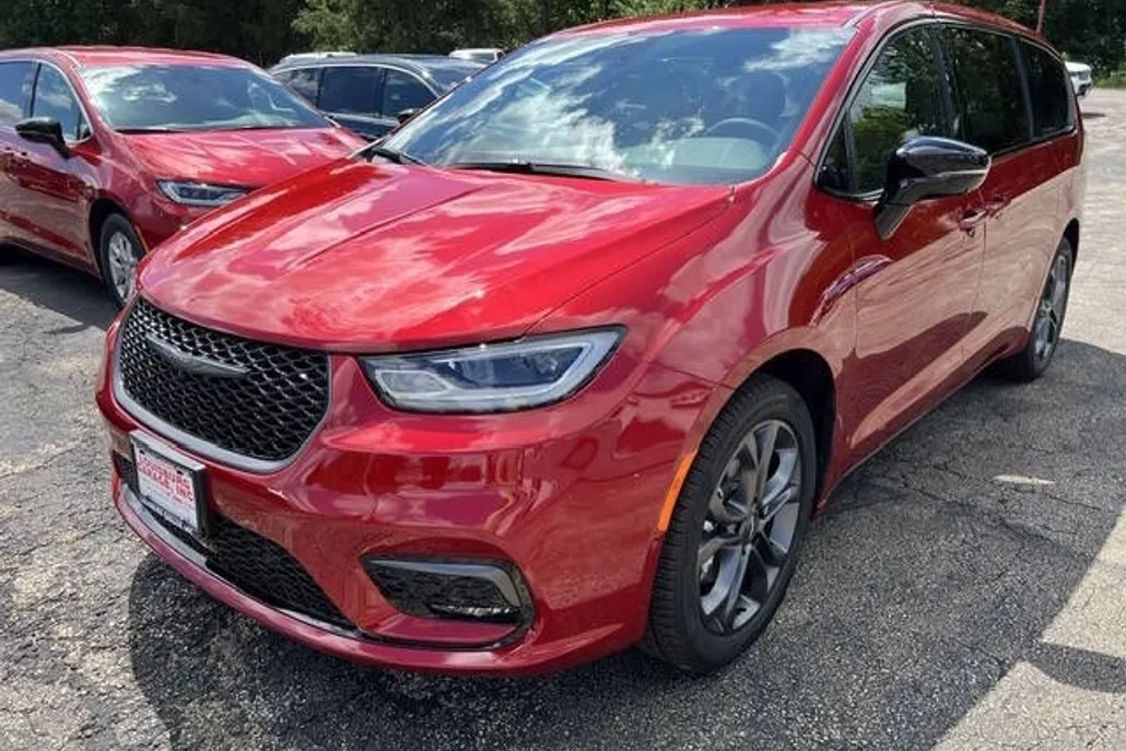2026 Chrysler Pacifica photo 1
