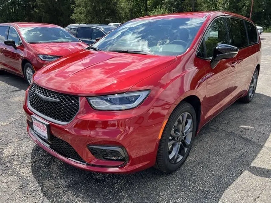 2026 Chrysler Pacifica photo 1