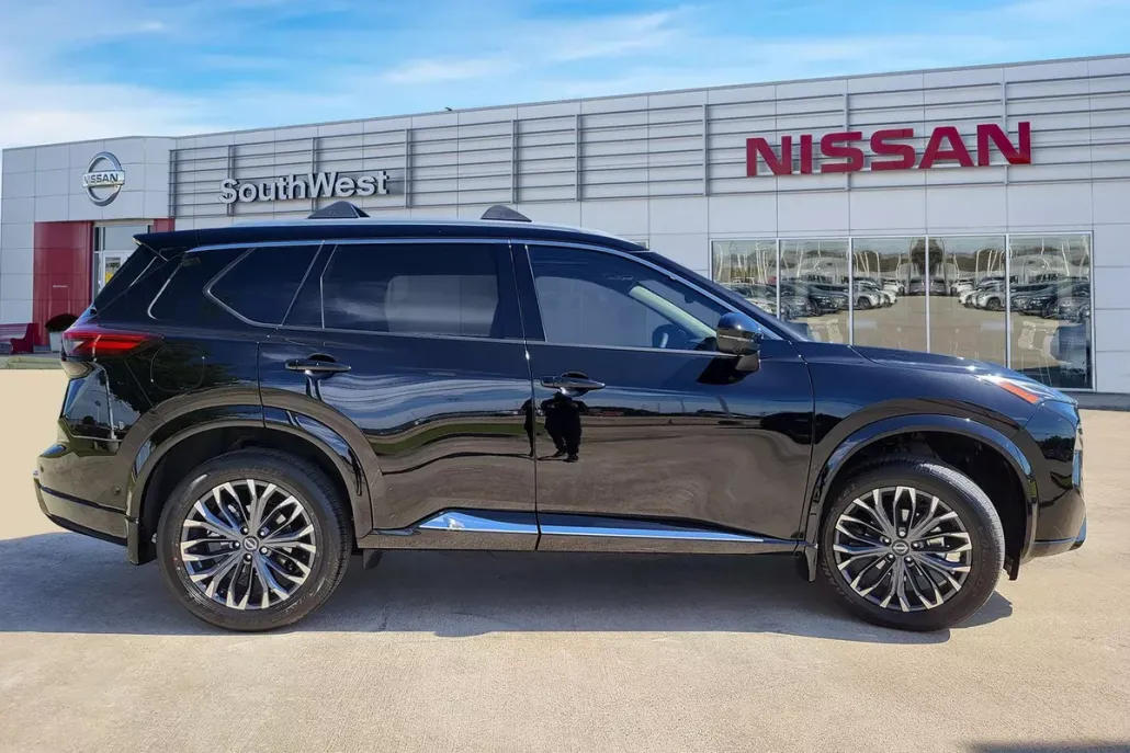 2025 Nissan Rogue Platinum photo 1