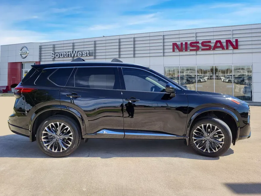 2025 Nissan Rogue Platinum photo 1