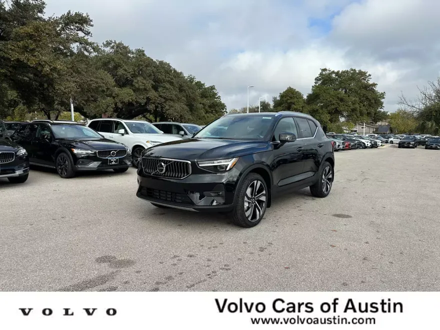 2025 Volvo XC40 Plus photo 1