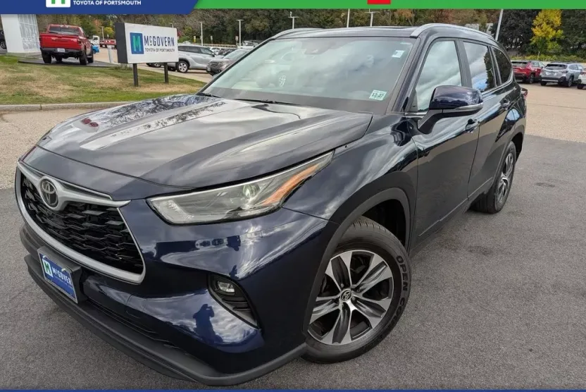 2023 Toyota Highlander XLE photo 1