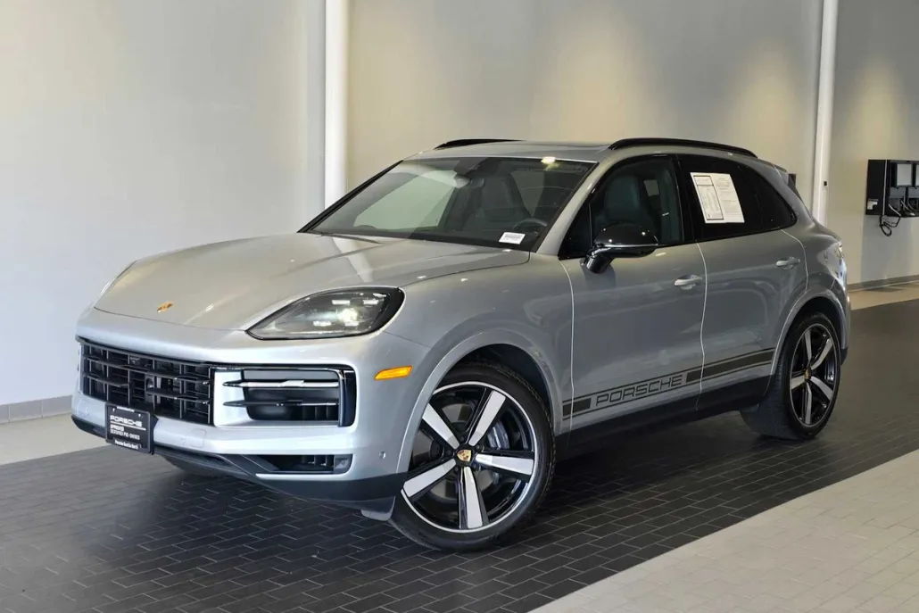 2024 Porsche Cayenne Base photo 1
