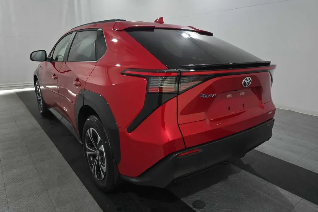 2023 Toyota bZ4X XLE photo 1