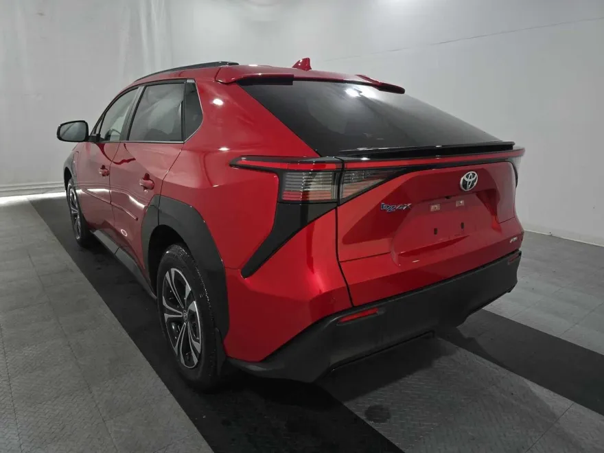 2023 Toyota bZ4X XLE photo 1