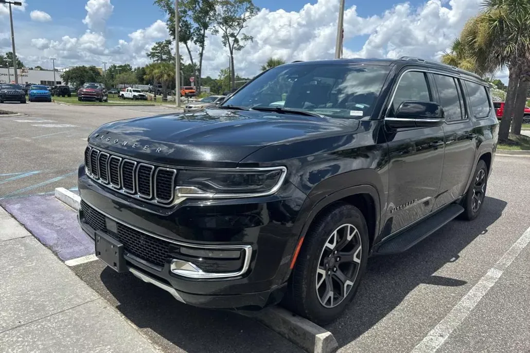 2023 Jeep Wagoneer L Series III photo 1