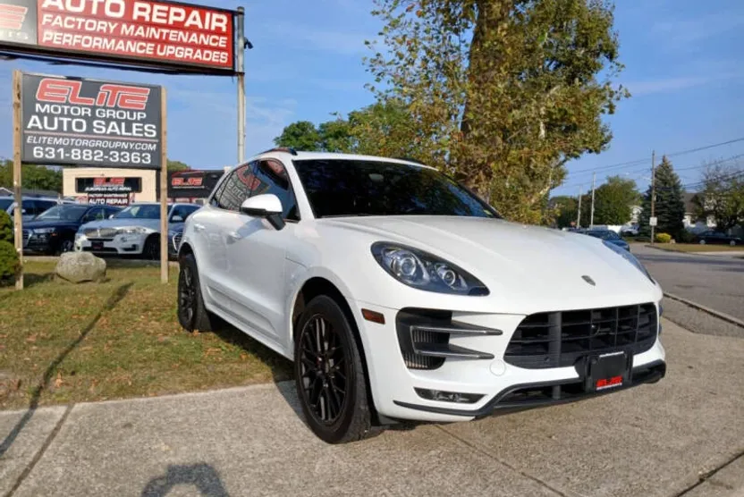 2015 Porsche Macan Turbo photo 1