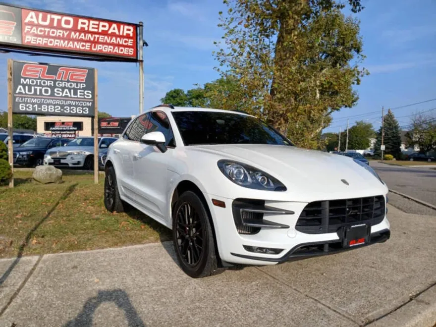 2015 Porsche Macan Turbo photo 1