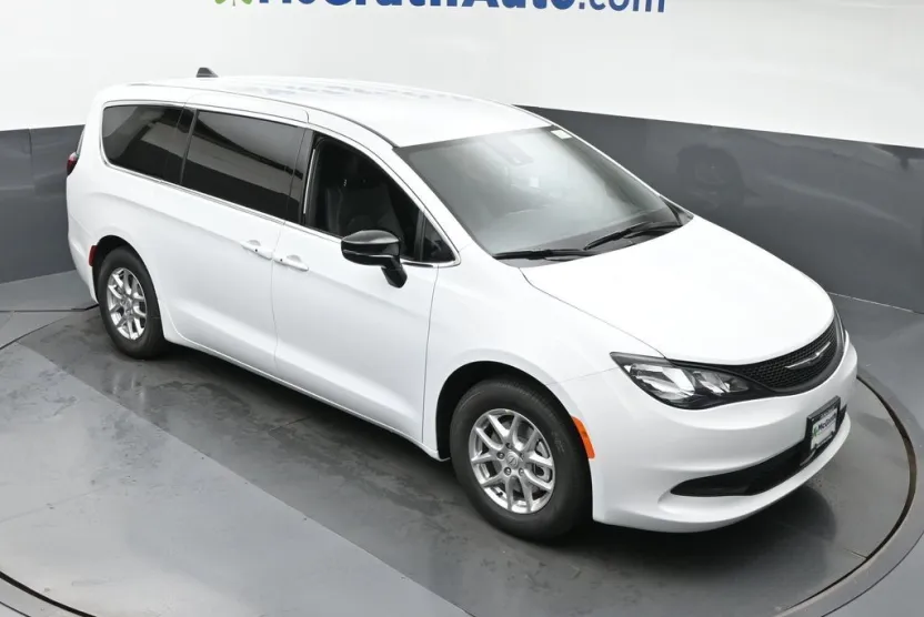 2026 Chrysler Voyager LX photo 1