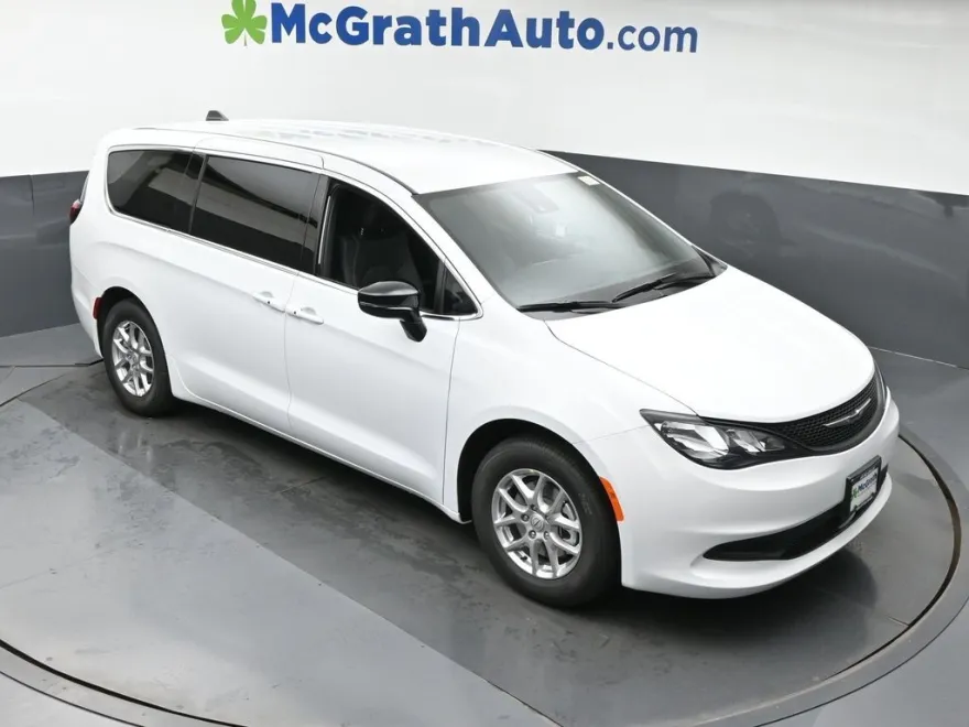 2026 Chrysler Voyager LX photo 1