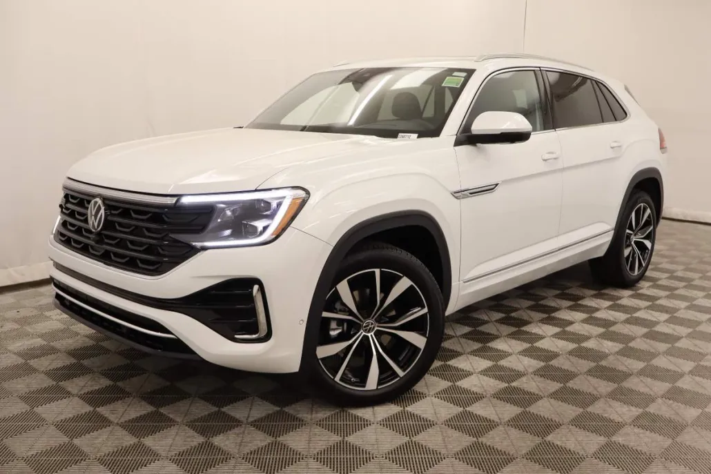 2026 Volkswagen Atlas Cross Sport SEL Premium R-Line photo 1