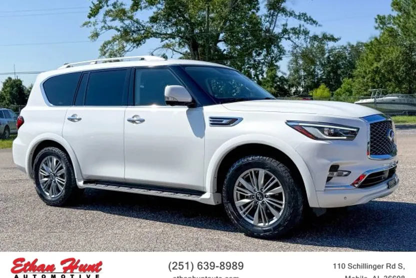 2021 Infiniti QX80 Luxe photo 1