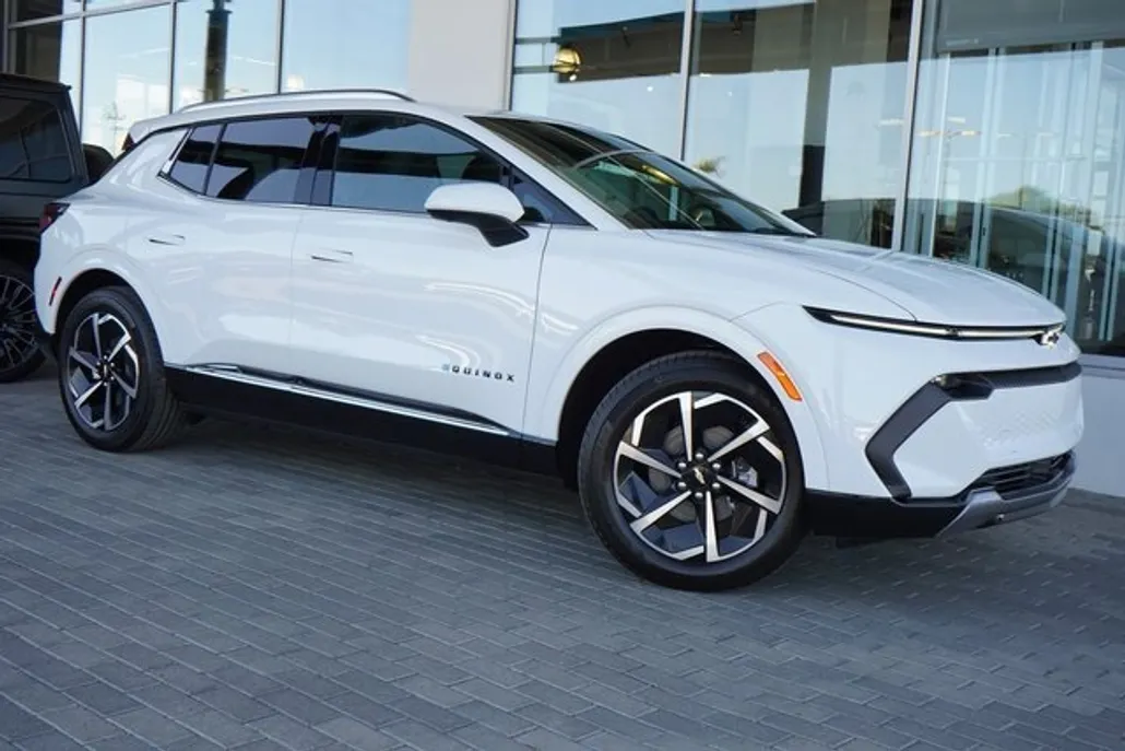 2025 Chevrolet Equinox EV 1LT photo 1