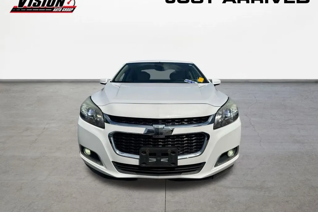 2015 Chevrolet Malibu 1LT photo 1