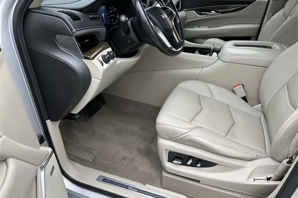 2019 Cadillac Escalade Luxury photo 1