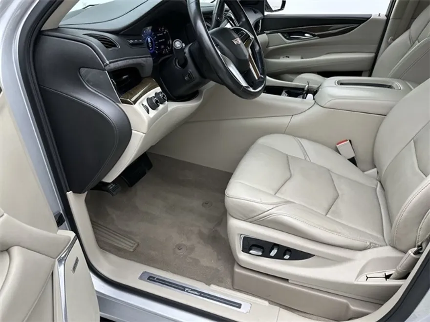 2019 Cadillac Escalade Luxury photo 1