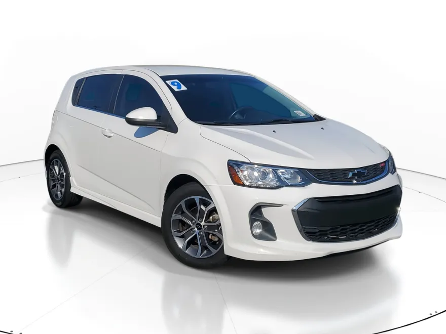 2019 Chevrolet Sonic LT photo 1