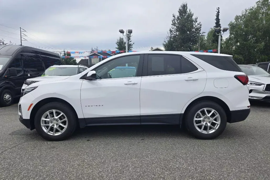 2022 Chevrolet Equinox LT photo 1