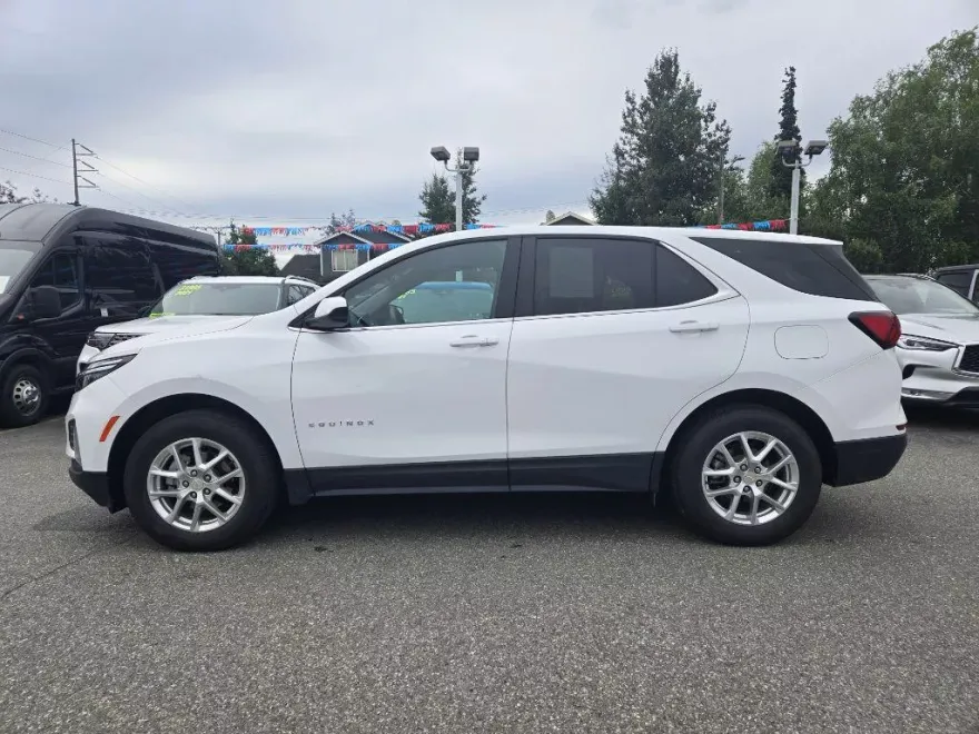2022 Chevrolet Equinox LT photo 1