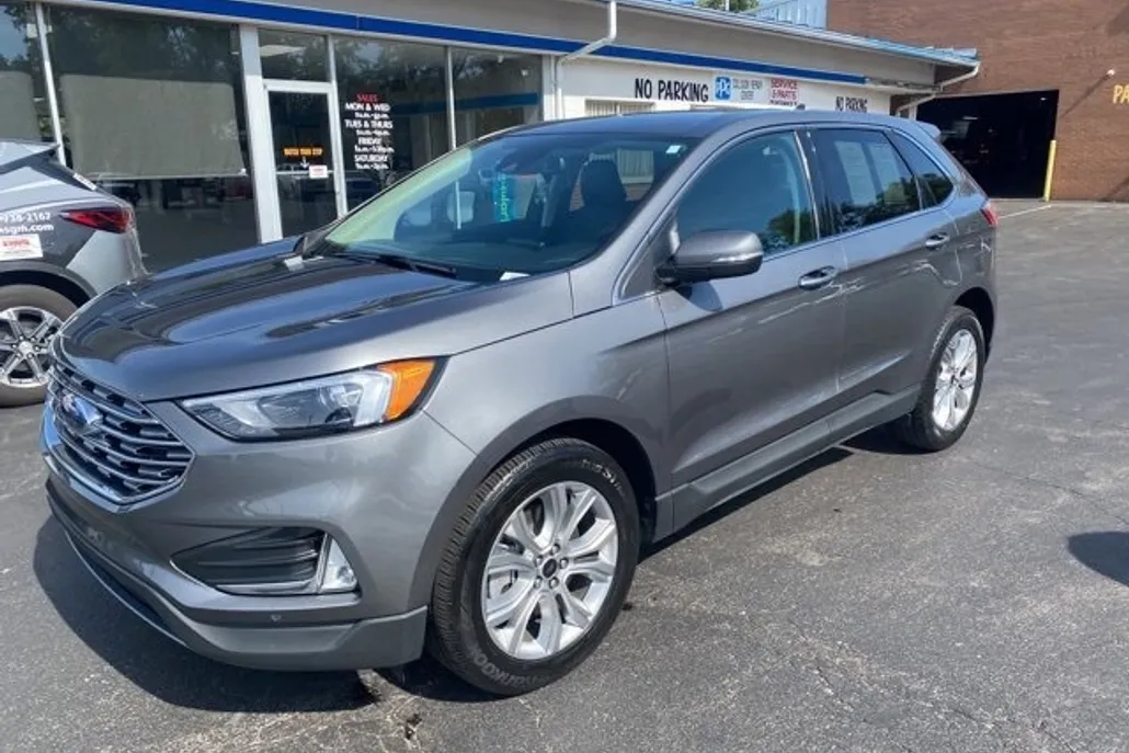 2024 Ford Edge Titanium photo 1