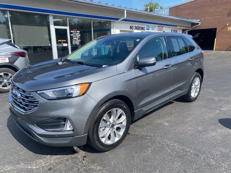2024 Ford Edge Titanium photo 1