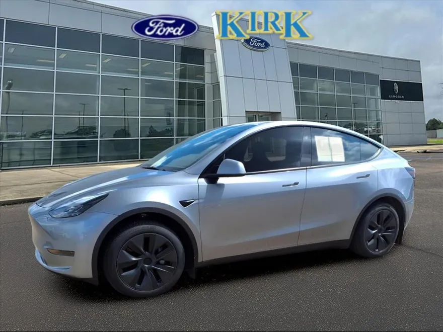 2025 Tesla Model Y Long Range photo 1