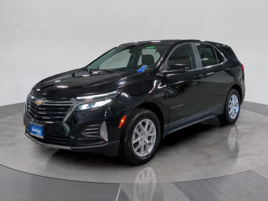 2022 Chevrolet Equinox LT photo 1