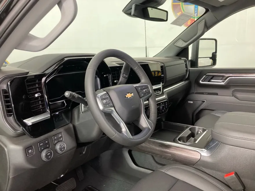 2025 Chevrolet Silverado 2500HD LTZ photo 1