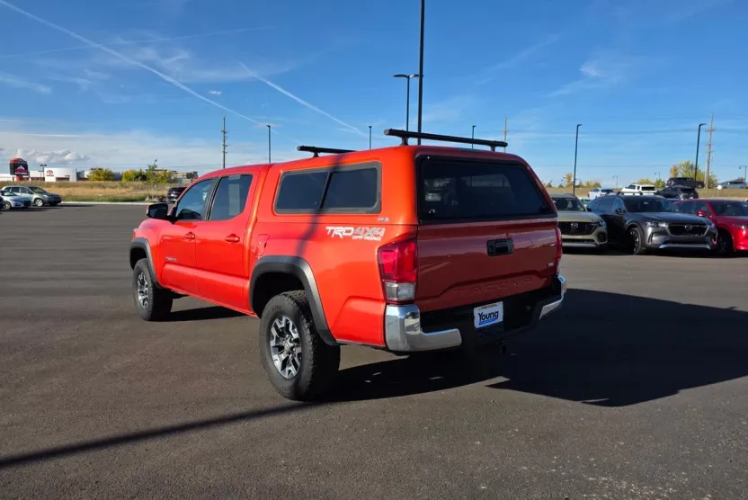 2017 Toyota Tacoma TRD Off-Road photo 1