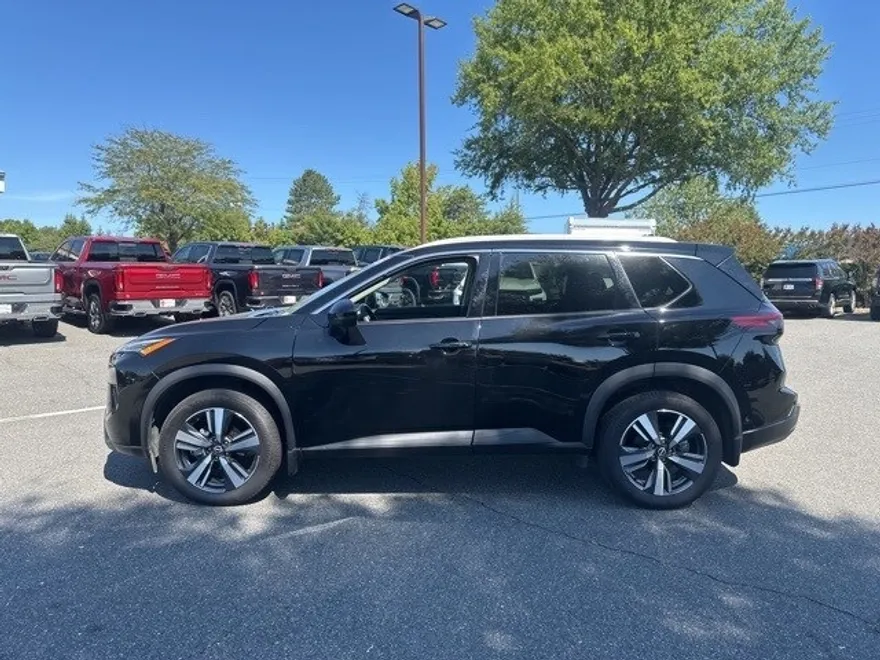2024 Nissan Rogue SL photo 1