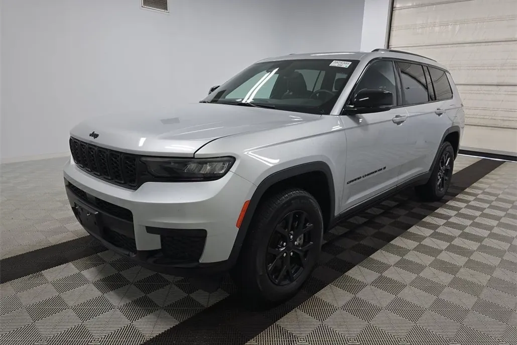 2024 Jeep Grand Cherokee Altitude photo 1