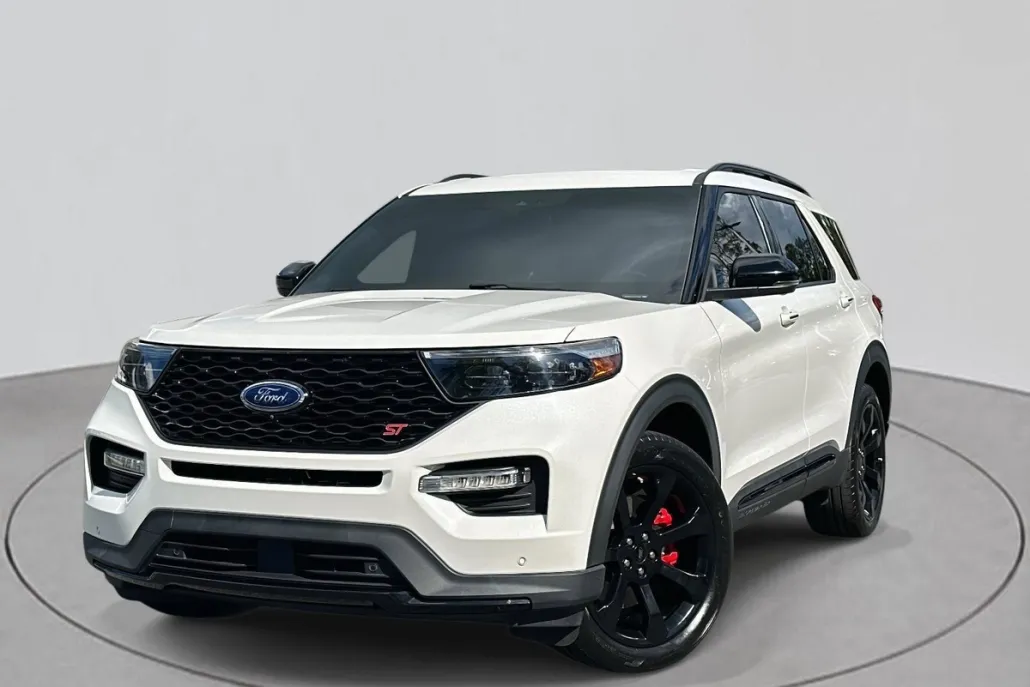 2022 Ford Explorer ST photo 1
