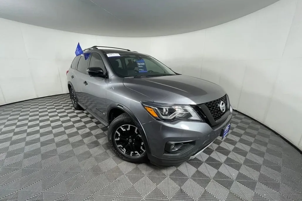 2020 Nissan Pathfinder SL photo 1