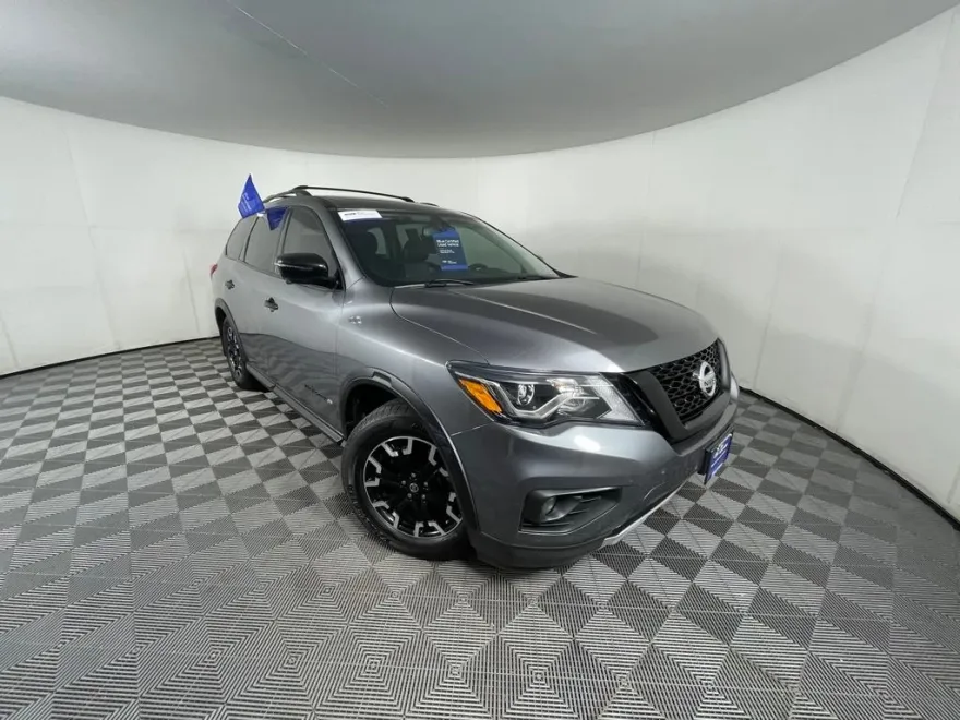 2020 Nissan Pathfinder SL photo 1