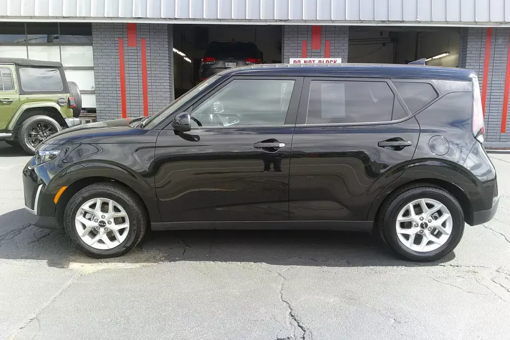 2025 Kia Soul LX photo 1