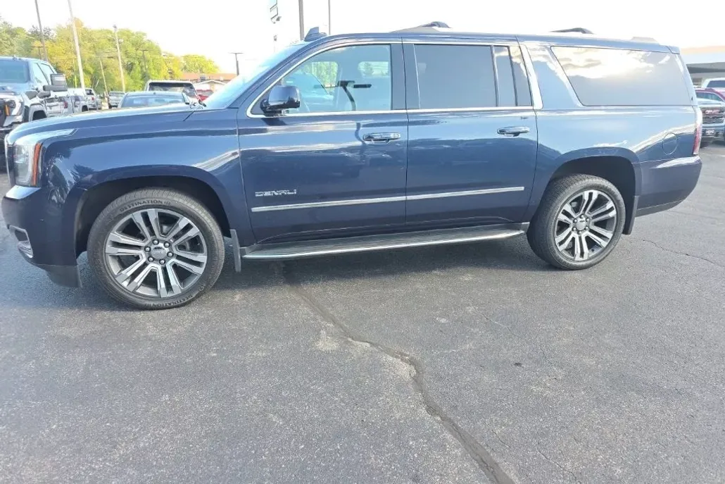 2017 Gmc Yukon XL Denali photo 1