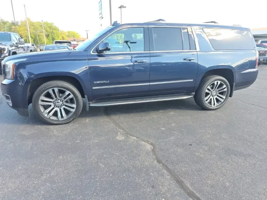 2017 Gmc Yukon XL Denali photo 1