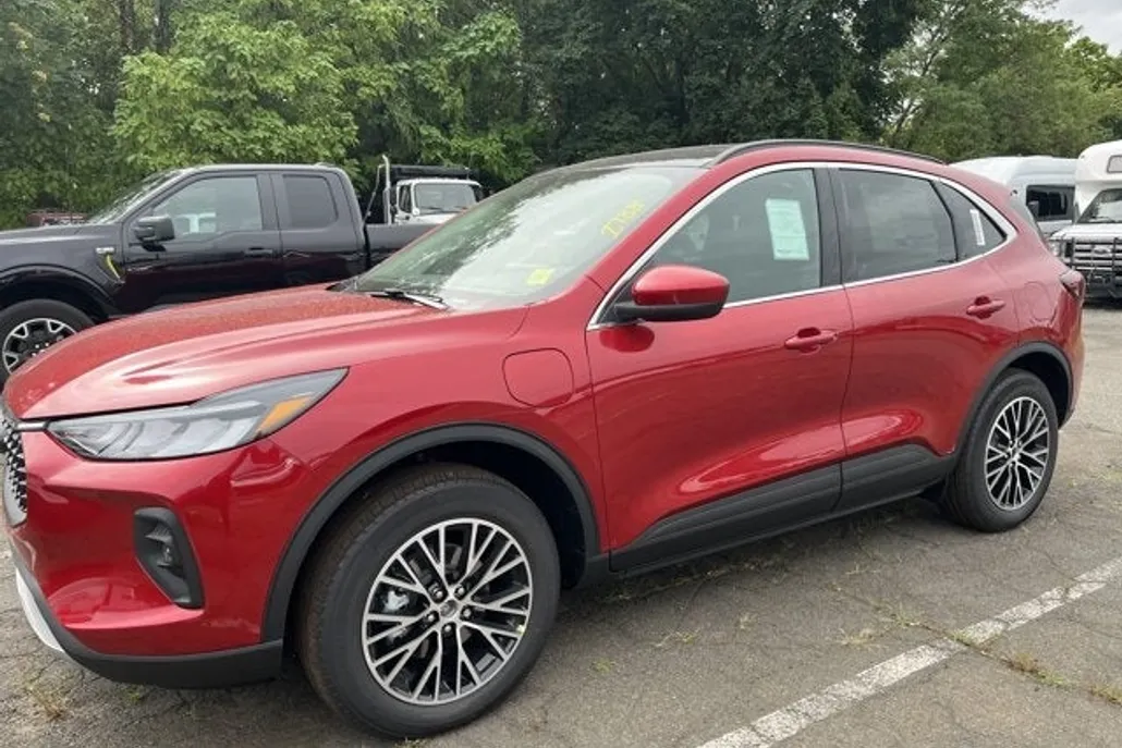 2025 Ford Escape photo 1