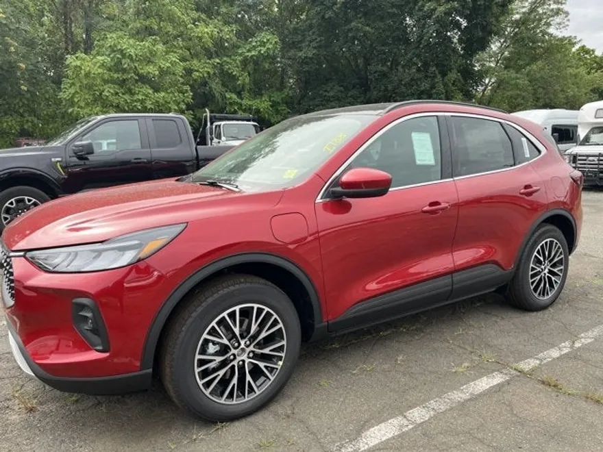 2025 Ford Escape photo 1