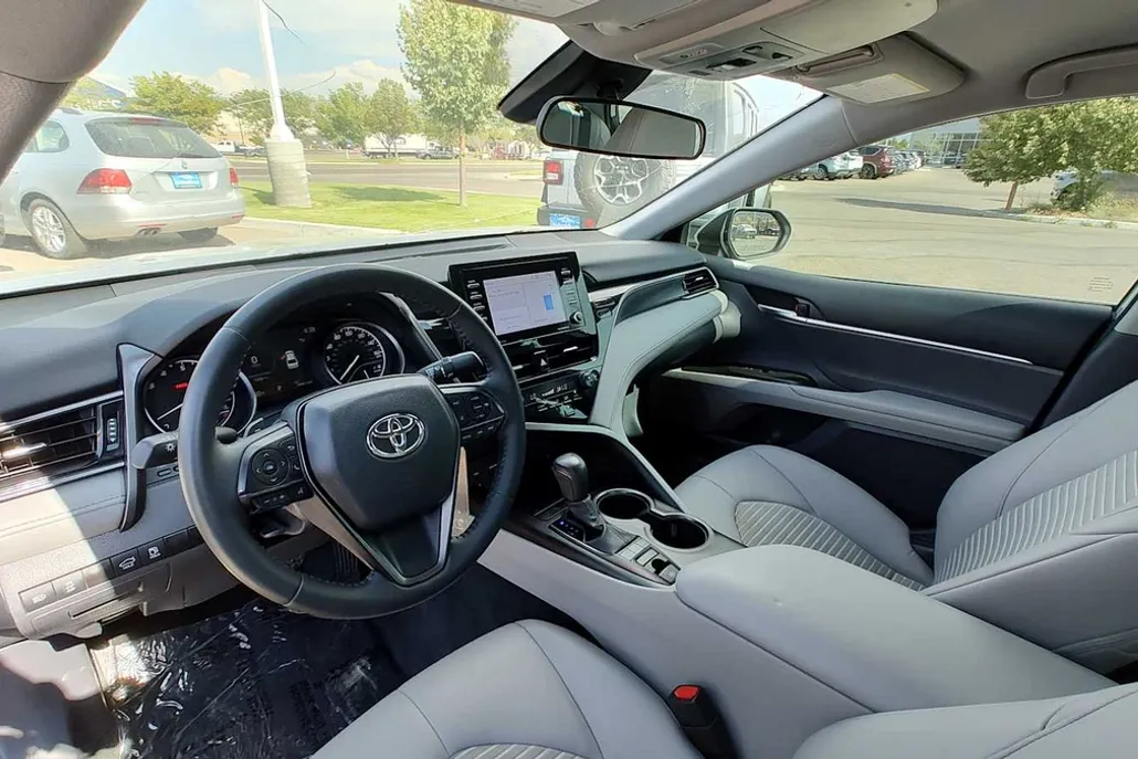 2023 Toyota Camry SE photo 1