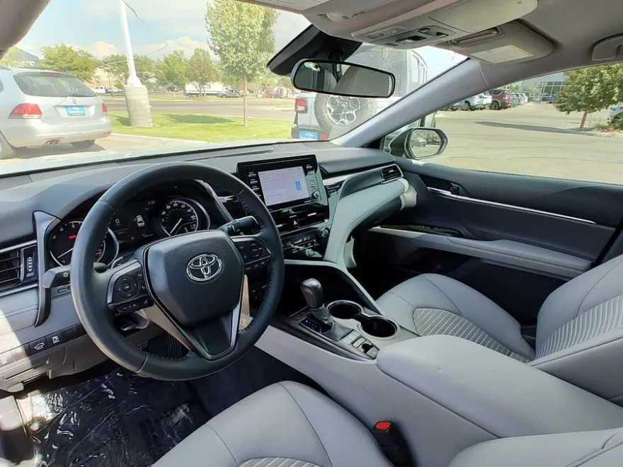 2023 Toyota Camry SE photo 1