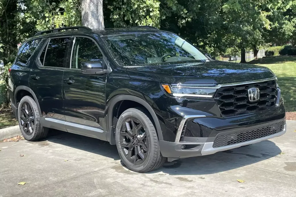 2025 Honda Pilot Touring photo 1